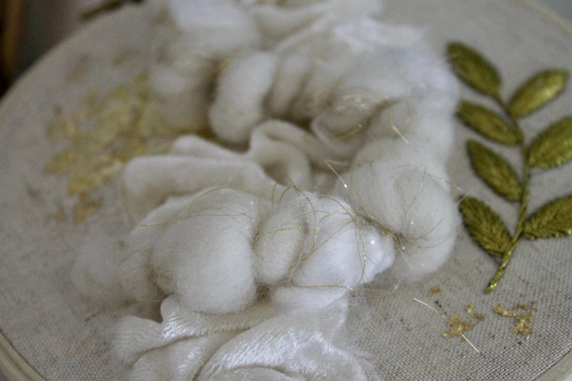 White and gold embroidery | embroidery hoop | foil embroidery | diy | gift idea | flower