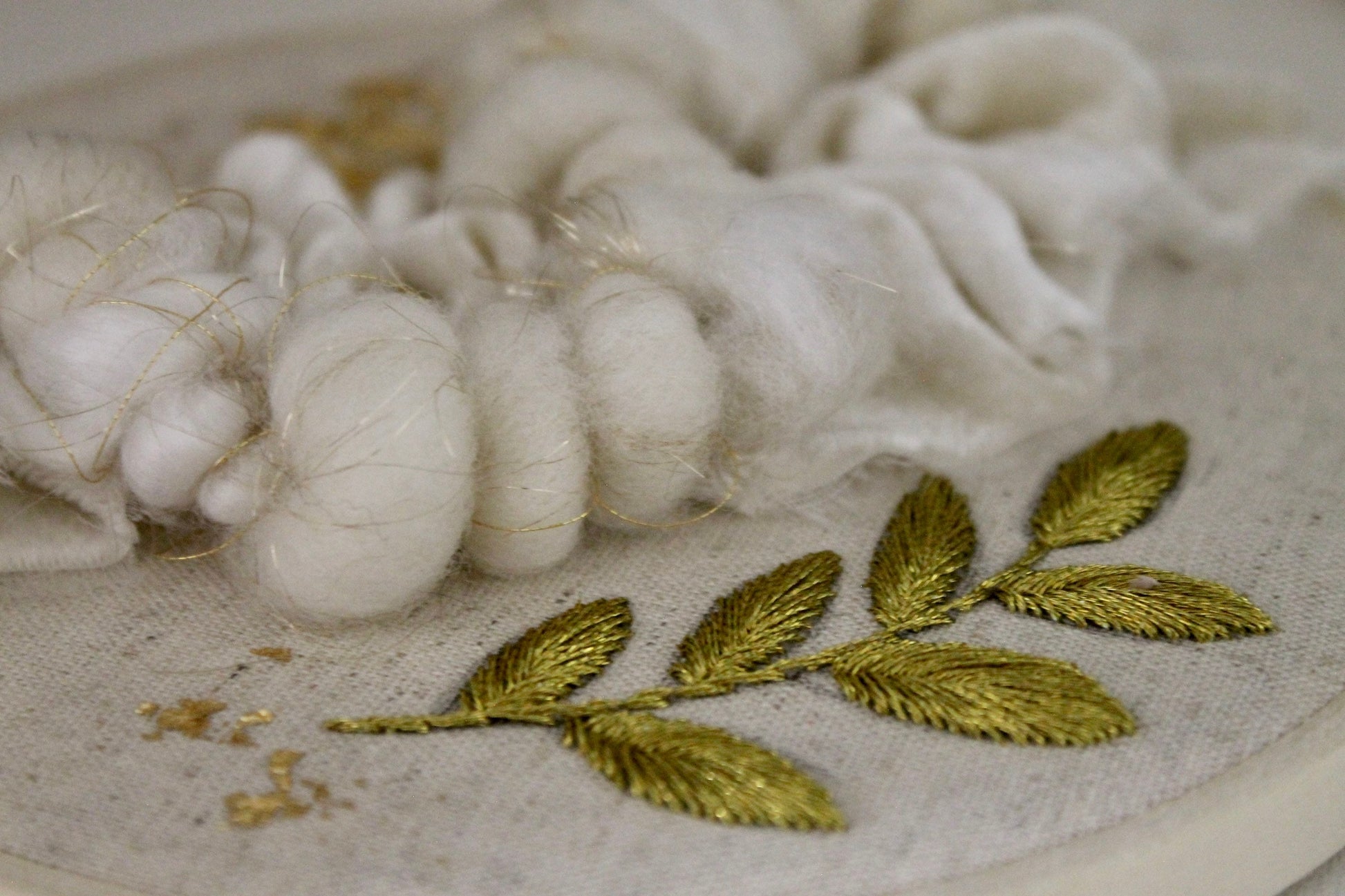 White and gold embroidery | embroidery hoop | foil embroidery | diy | gift idea | flower