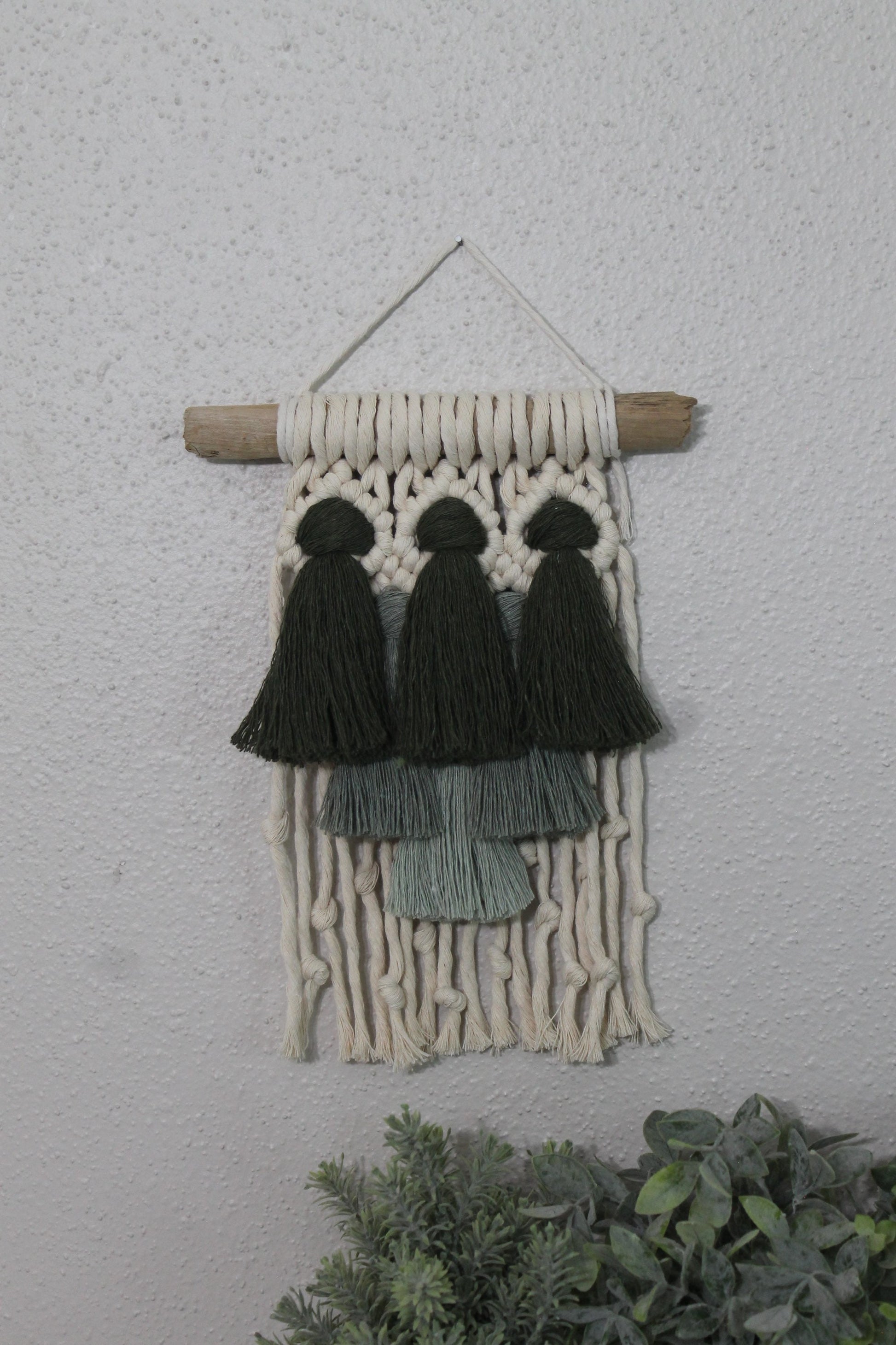 Small green gradient tassel macrame wall hanging | wall art | boho | wall decor | wall tapestry | home decor
