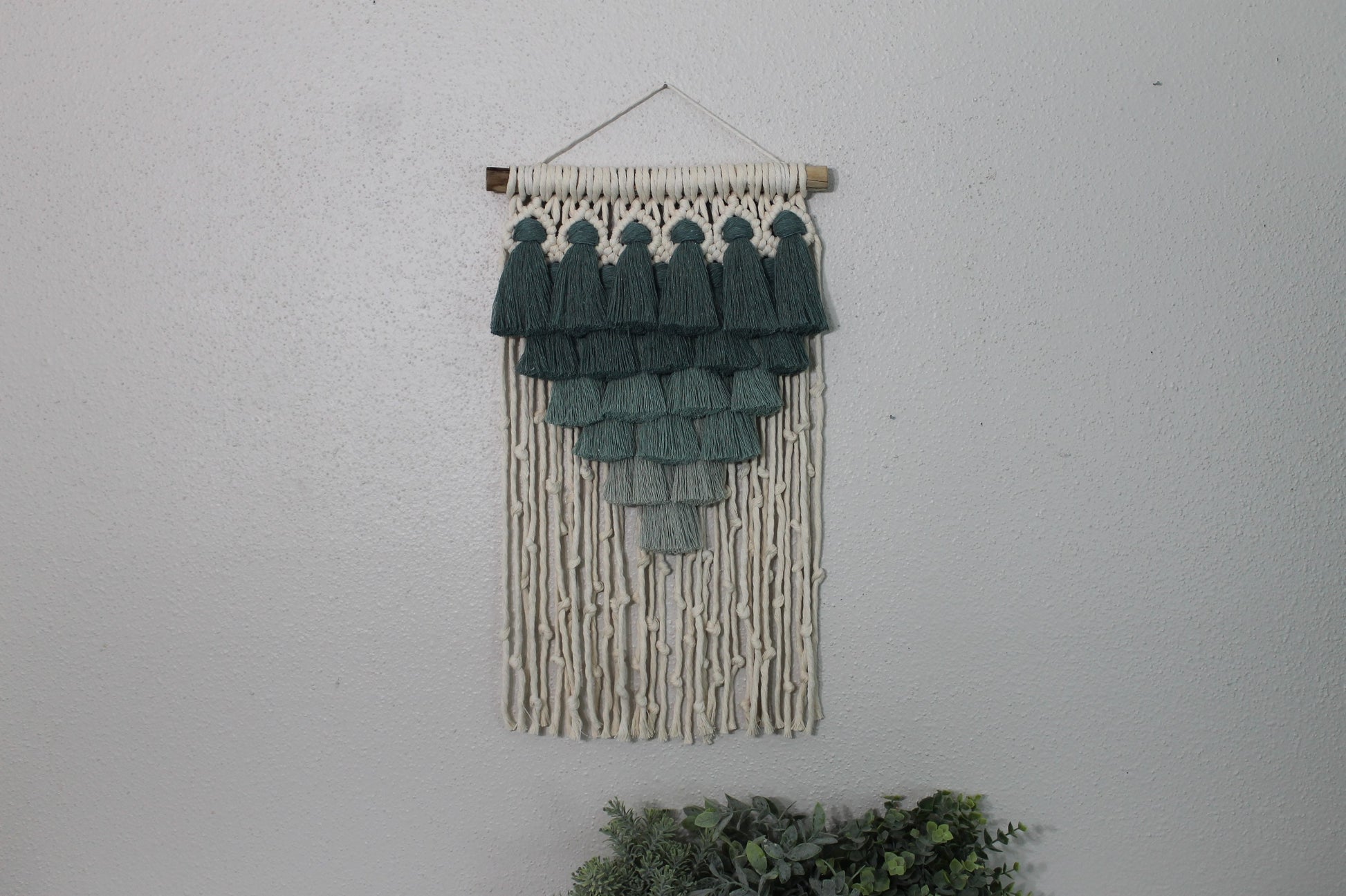 Small gradient tassel macrame wall hanging | wall art | boho | wall decor | wall tapestry | home decor