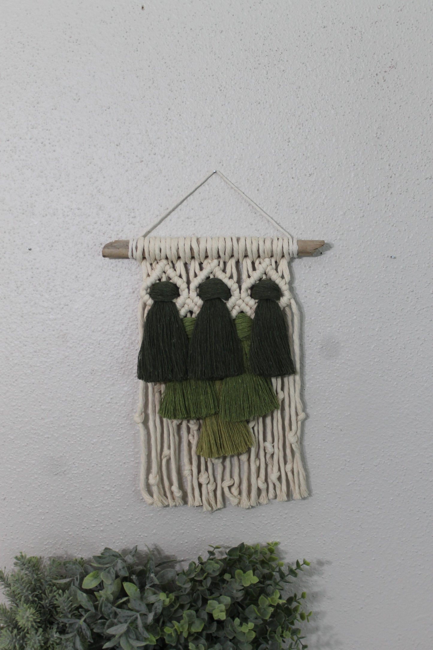 Small green gradient tassel macrame wall hanging | wall art | boho | wall decor | wall tapestry | home decor
