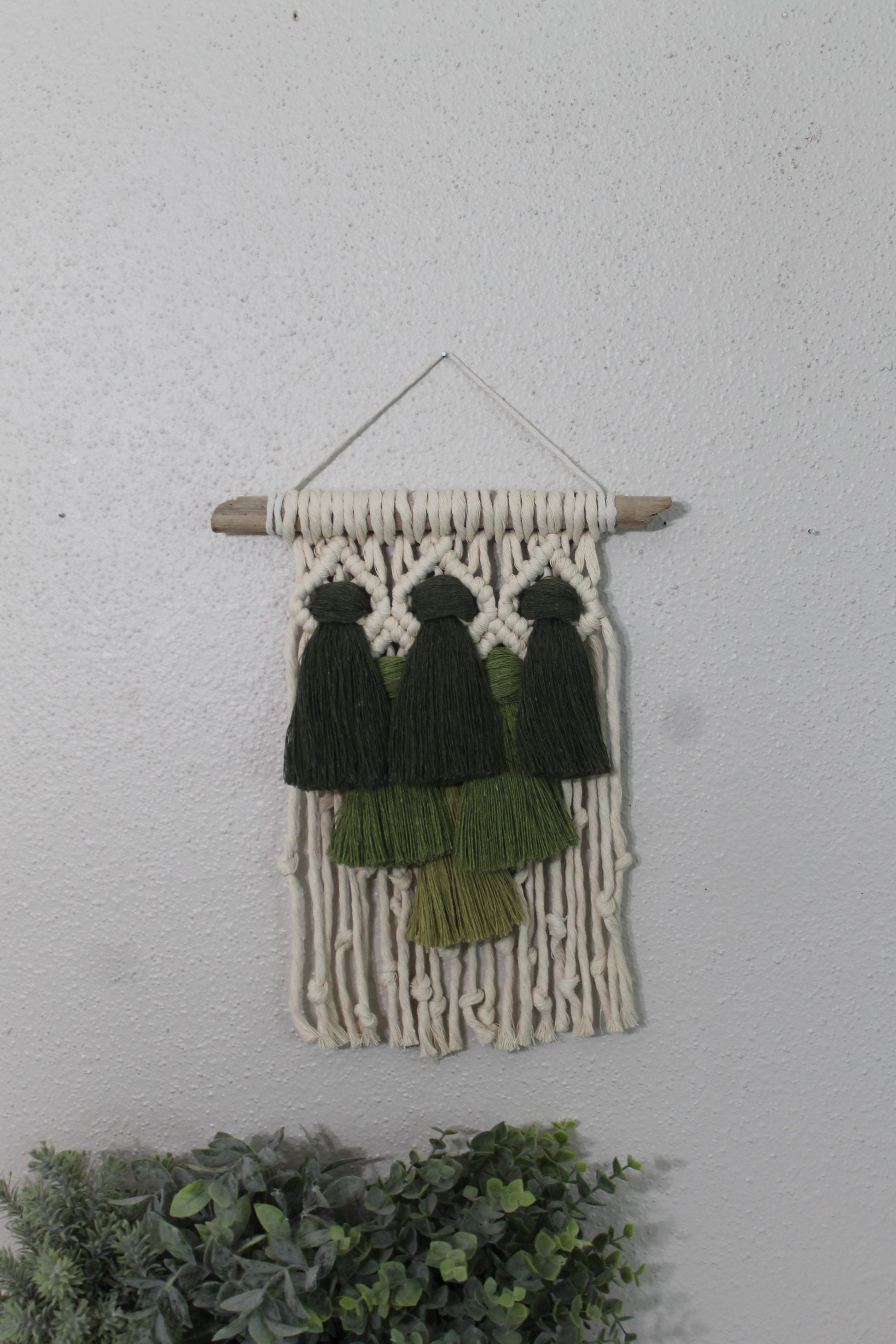 Small green gradient tassel macrame wall hanging | wall art | boho | wall decor | wall tapestry | home decor