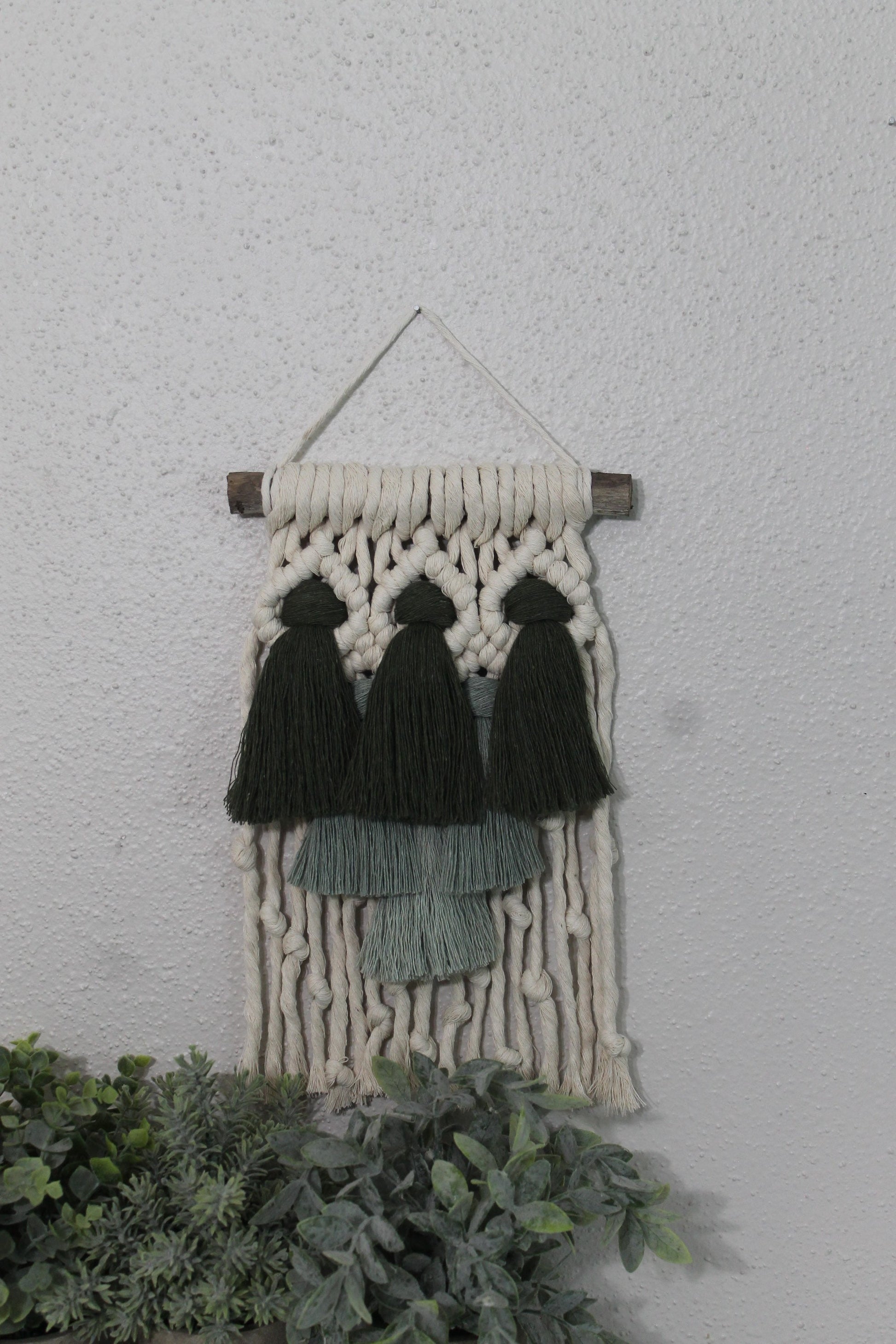 Small green gradient tassel macrame wall hanging | wall art | boho | wall decor | wall tapestry | home decor