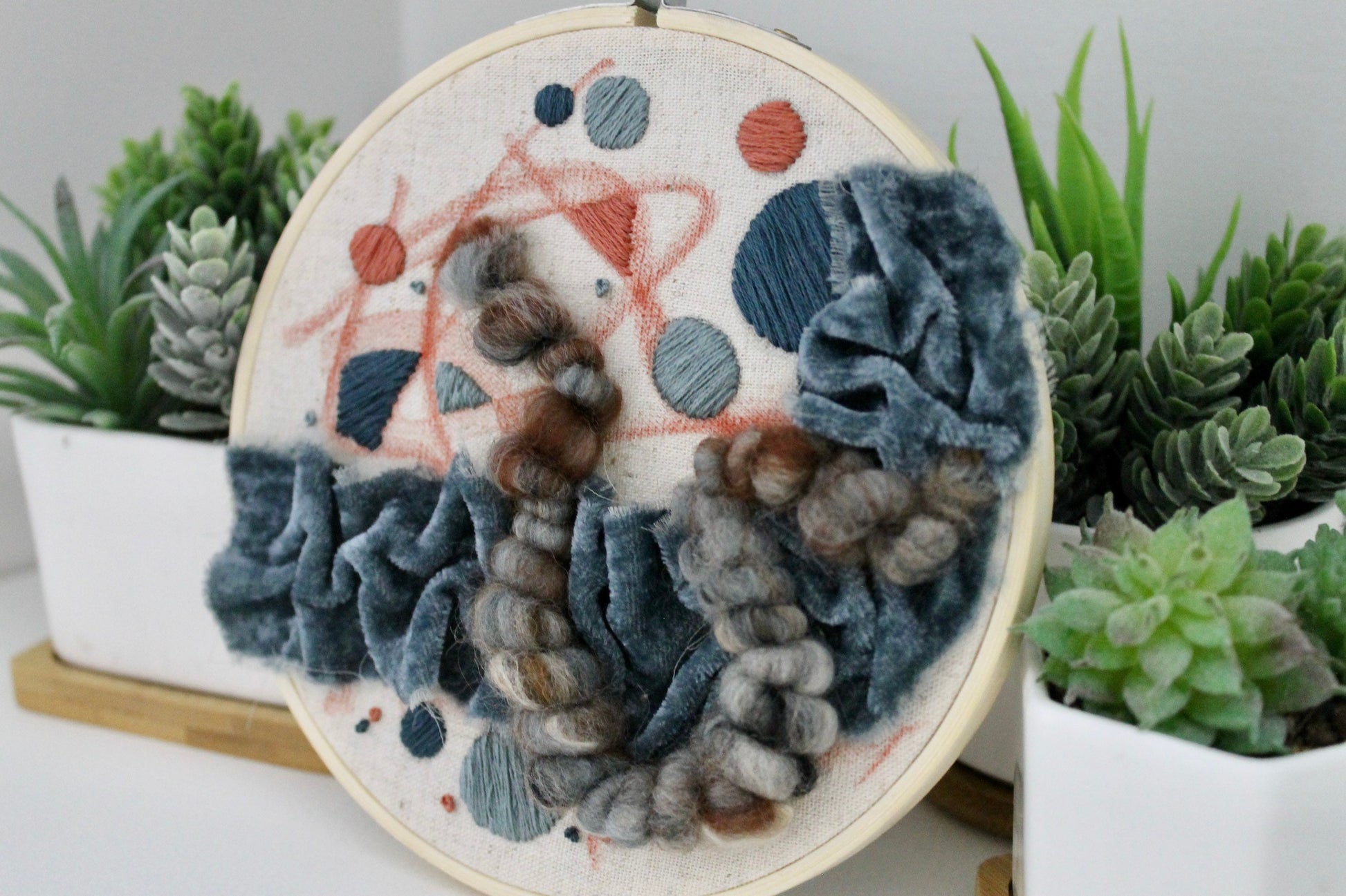 Abstract shapes embroidery | abstract | embroidery hoop | foil embroidery | diy | gift idea | flower